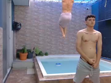 Бесплатный порно видеочат с парнем Angelo, Mark, Fernan